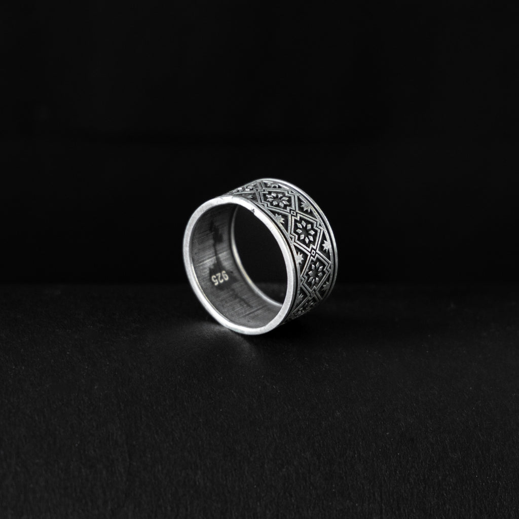 Tropical silver band