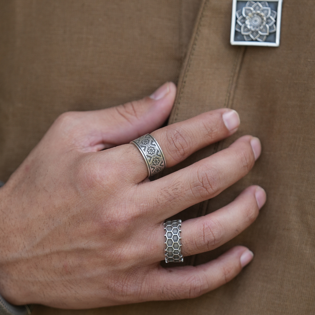 Silver Web band