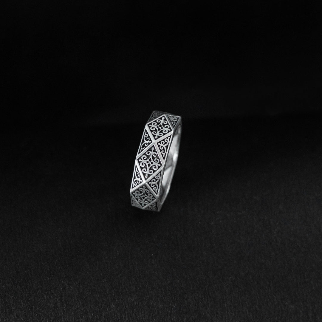 Edge cut silver band