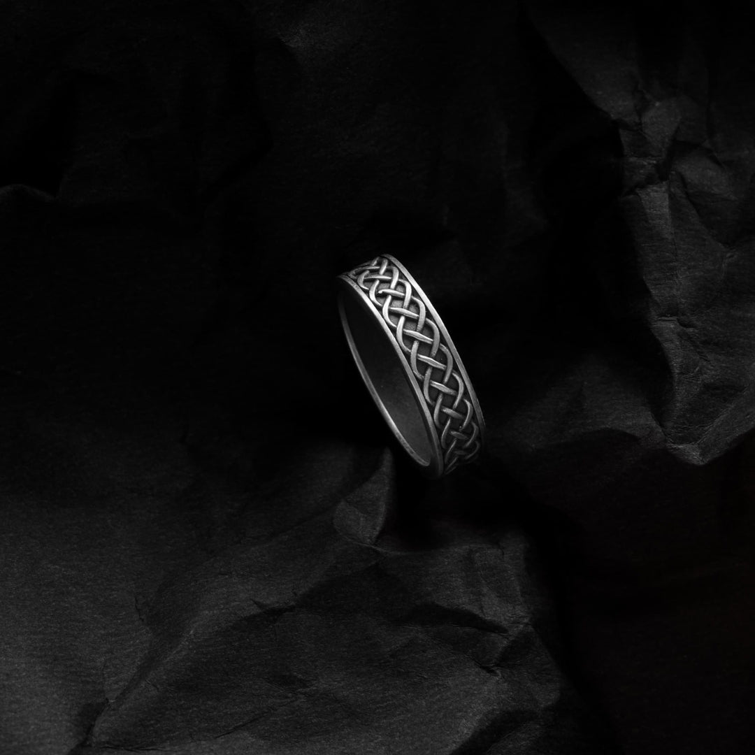 Knotty Sophisticated Ring