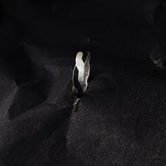 MIDNIGHT WAVE RING