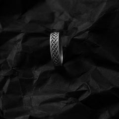 KNOTTY SOPHISTICATED RING