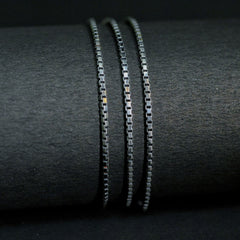 Sleek Silver Essence Square Chain