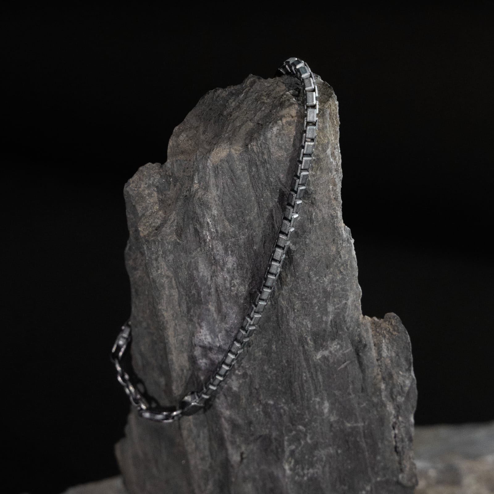 Black Sleek Cubic Loose Bracelet