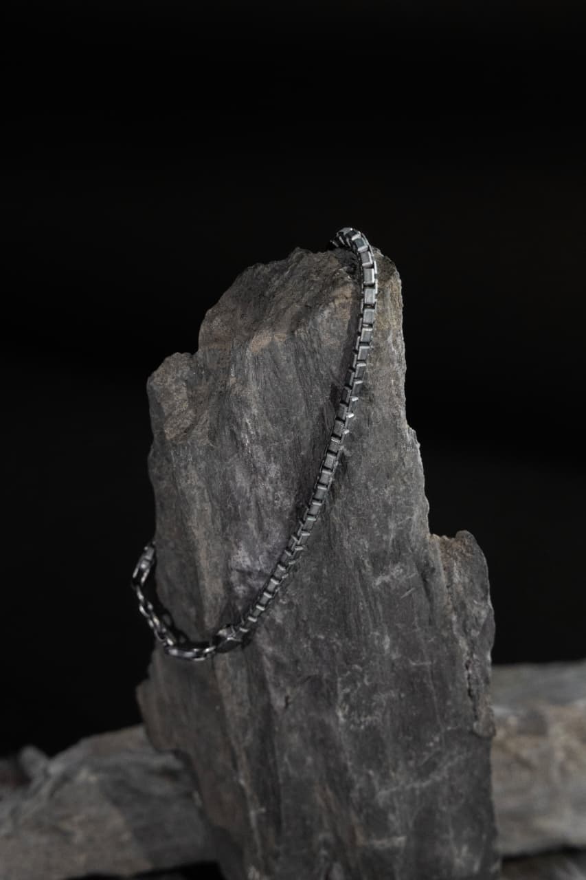Black Sleek Cubic Loose Bracelet