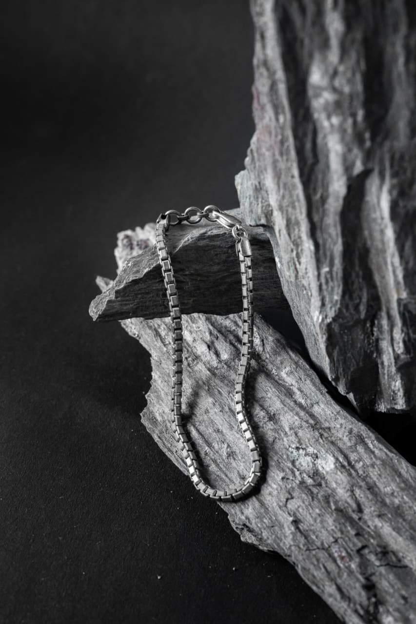 Black Sleek Cubic Loose Bracelet