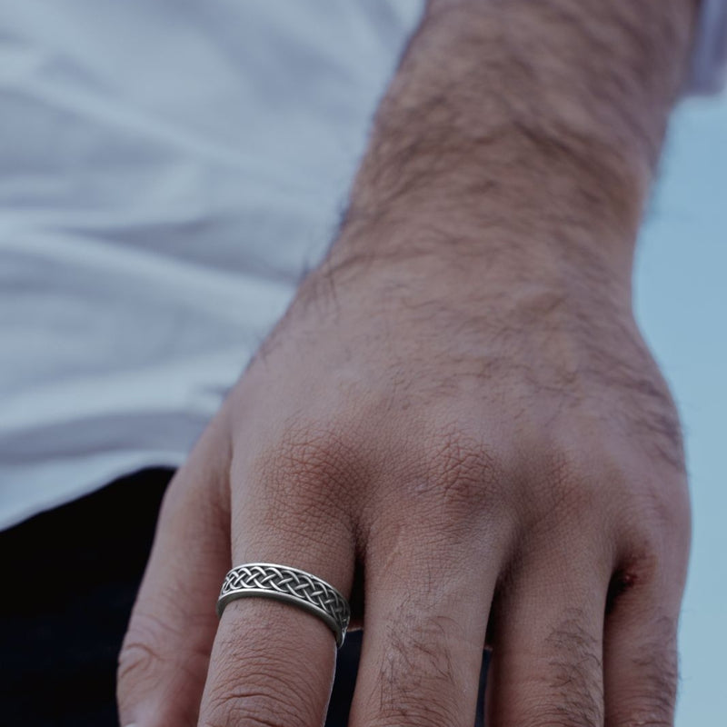 Knotty Sophisticated Ring